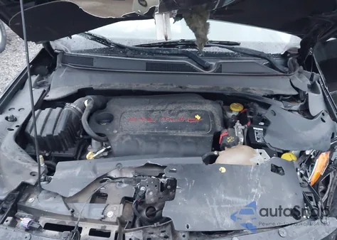 2018 Jeep Compass Latitude 4X4 z USA, uszkodzony, nr VIN 3C4NJDBB6JT250081